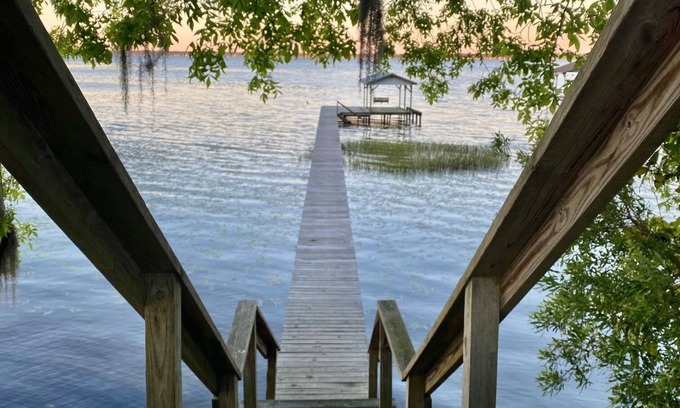 Lake Waccamaw House | Unforgettable Lake Waccamaw Getaway with Breakfast Included
