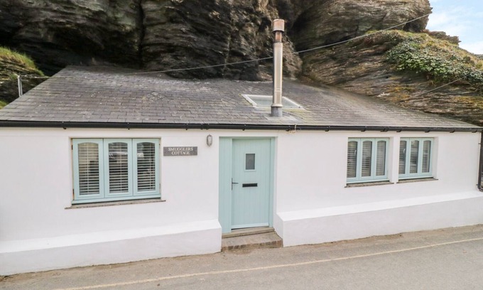 Trebarwith Strand Cottage | SMUGGLERS COTTAGE, pet friendly, with open fire in Tintagel