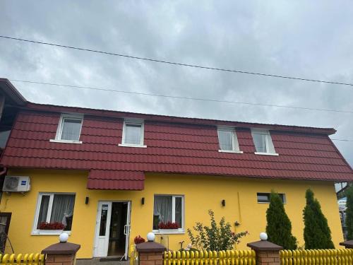 Radekhiv Hotel | Experience Comfort at Готель Анна with Ocean Views