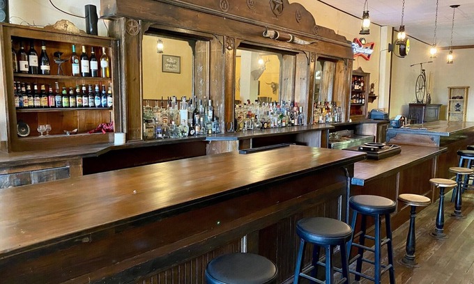 Marathon House | Historic Snake Bite Saloon with Pool & Kitchen Amenities