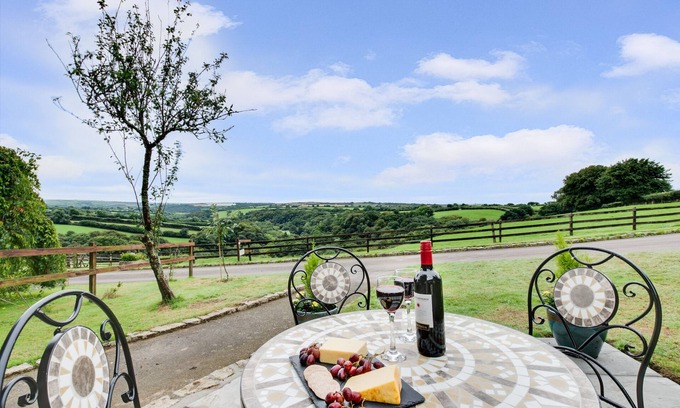 Saint Breward House | Snappers: Two Bedroom House with Breakfast & Kitchen Access
