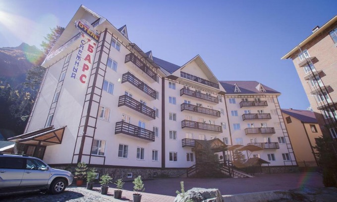 Dombay Hotel | Explore Snezhniy Bars Dombay: Family-Friendly Retreat