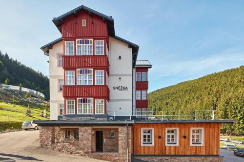 Pec pod Snezkou Apartment | Pet-Friendly Snezka Residence: 4-Star Family Retreat