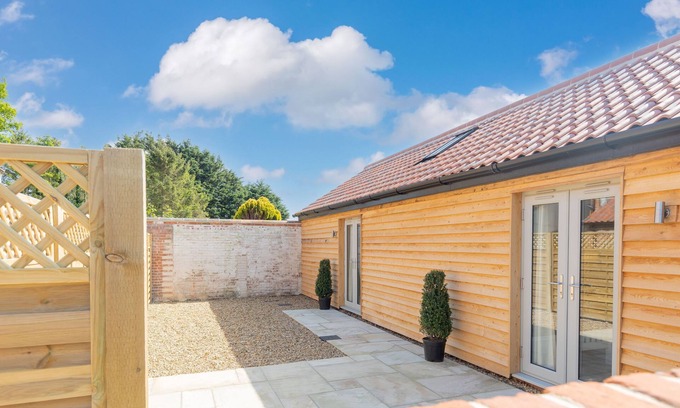 Aldborough House | Relaxing Snipe Meadow Barn with Oceanfront Countryside Views