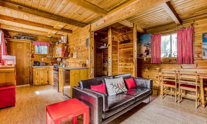 Government Camp House | Kid-Friendly Escape at Sno-bird #8 with Great Reviews
