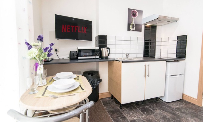 Bradford Apartment | Cozy Snooze Apartments Flat 51 with Family-Friendly Amenities