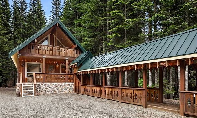 Snoqualmie Pass Cabin | Cozy Snoqualmie Summit Ski Cabin with Pet-Friendly Amenities
