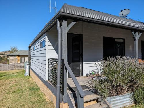 Berridale Apartment | Family-Friendly Retreat at Snow-Berri Hotel Awaits You