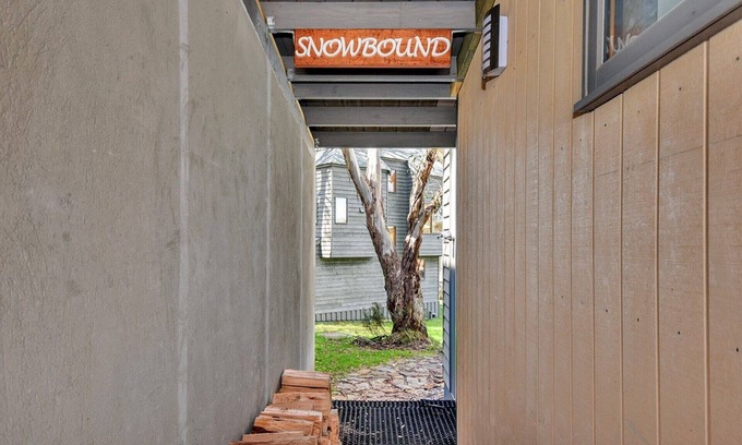 Dinner Plain Apartment | Snow Bound: Modern Pet-Friendly Chalet for Couples & Families