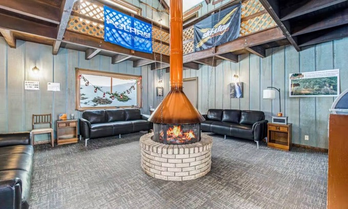 Wakefield Cabin | Cozy Snow Chasers Lodge with Breakfast & Family Amenities