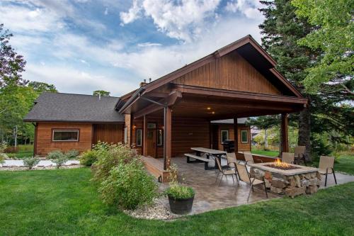 Lazy Acres House | Family-Friendly Snow Creek Lodge - A 4-Star Retreat