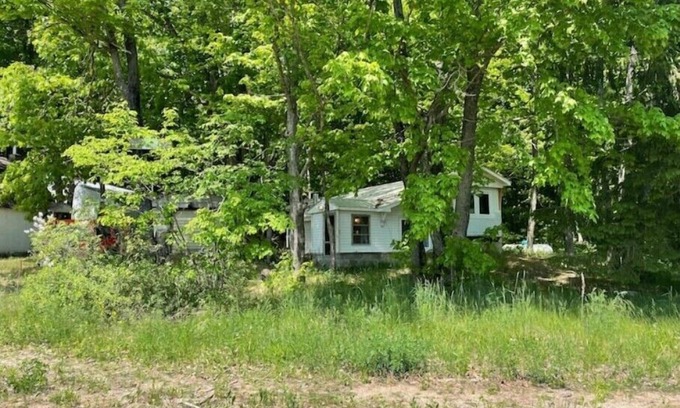 Gaylord Cabin | Charming Lakeside Cottage with Breakfast & Family-Friendly Vibes