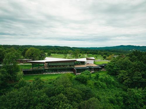 Sanjo Hotel | Snow Peak Field Suite: Spa Retreat with Hot Tub and Dining