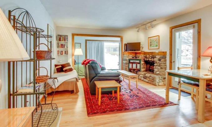 Warm Springs Hotel | Family-Friendly Snow Run Studio for Memorable Getaways