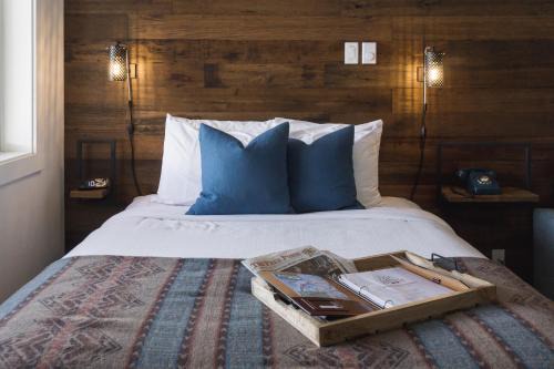 East Kootenay Cabin | Discover Snow Valley Lodging: Pet-Friendly with Spa & Hot Tub