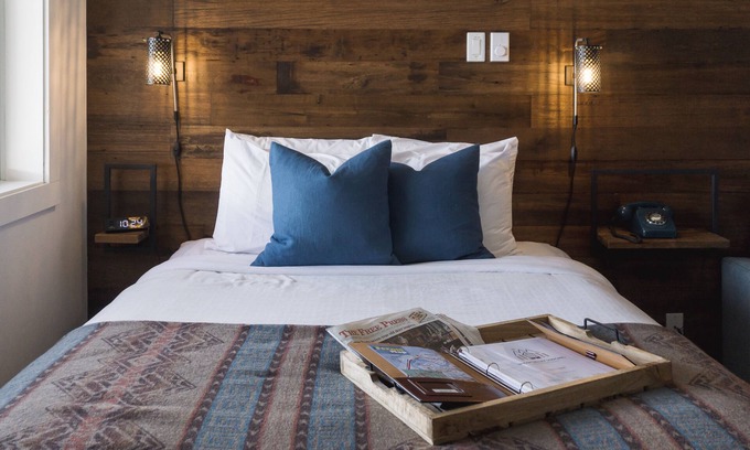East Kootenay Hotel | Relax at Snow Valley Lodging with Spa and Hot Tub Access