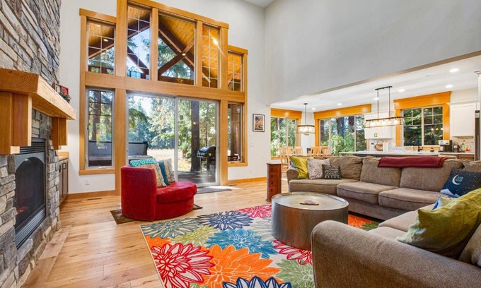 Cle Elum House | Discover Snowberry Lodge: Family-Friendly and Pet Welcoming