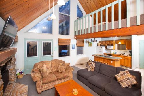 Alyeska Ski Chalet | Cozy Snowbird Chalet #8: Pet & Child Friendly Retreat