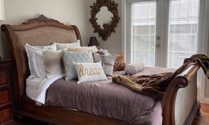 Saanich East Bed & Breakfast | Snowbird Delight