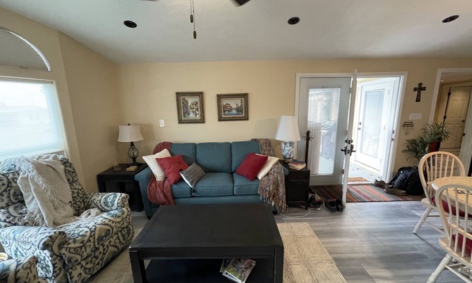 East Mesa House | Ideal Retreat for Snowbirds: Pool, Spa & Pickle Ball Fun