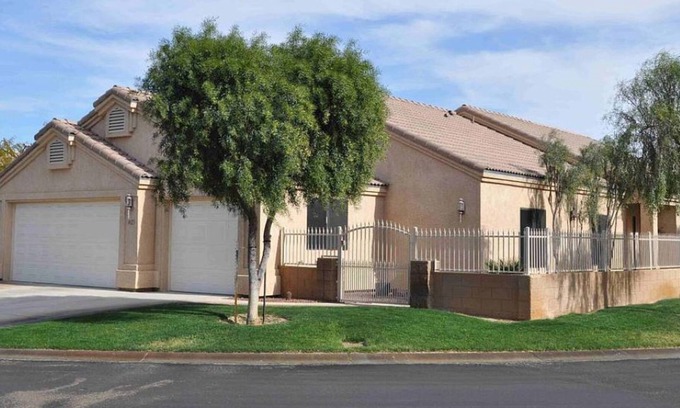 Laughlin House | SNOWBIRDS - Furnished - Desert Springs Laughlin - By AVI Resort