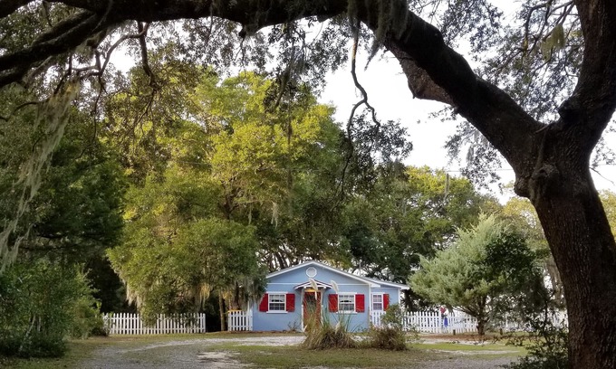 Gulf Shores Cottage | Last Minute Getaway: Dog Friendly with Ocean Views