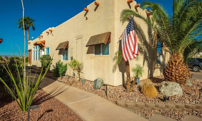 Mohave Valley House | Riverfront Retreat: Unwind on the Golf Course with Pool Access