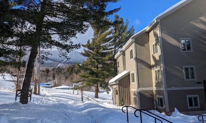 Warren Condo | Experience Ski-In/Ski-Out at Snowcreek Condo Sugarbush