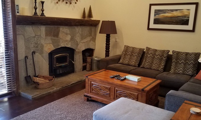 Mammoth Lakes Condo | Explore Snowcreek Resort #92: Pet-Friendly Retreat, 9.8 Rating