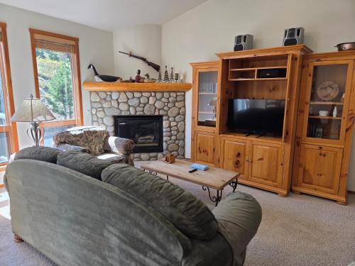 Mammoth Lakes House | Snowcreek Resort Vacation Rentals 776 Fairway Circle