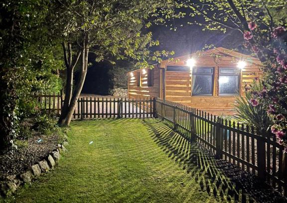 Llanrug Ski Chalet | Scenic Snowdonia Cabin with Oceanfront Views - 9.4/10 Rated