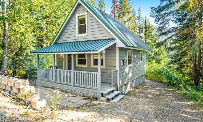 Snoqualmie Pass House | Pet-Friendly Snowdrop Summit Cabin – Rated 8.5 by Guests