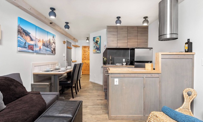 Whistler Creekside Apartment | Family-Friendly Snowed Inn with Free Parking & Top Rating