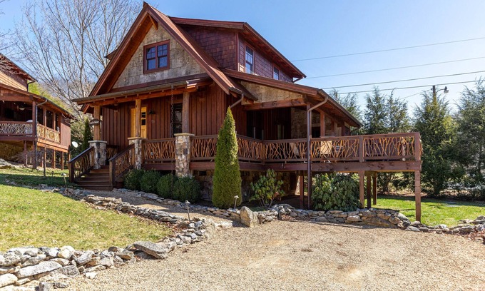 Banner Elk House | Experience Snowflake River Ridge - Hot Tub & Fishing Awaits
