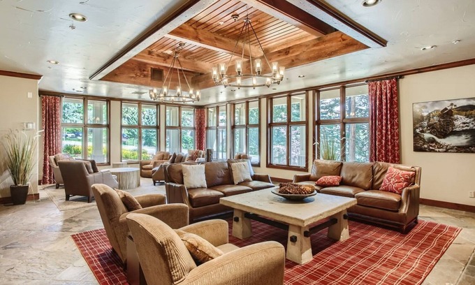 Four O'Clock Condo | Snowflake Sanctuary | Ski-in/Ski-out with Spa & Pool Access