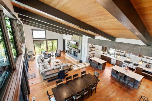 Whitefish House | Snow Ghost Chalet: Ultimate Ski-in/Ski-out Retreat Awaits