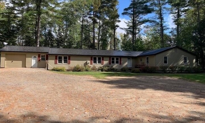 Speculator House | Ideal 5 Bedroom Camp for Large Families with Ocean View