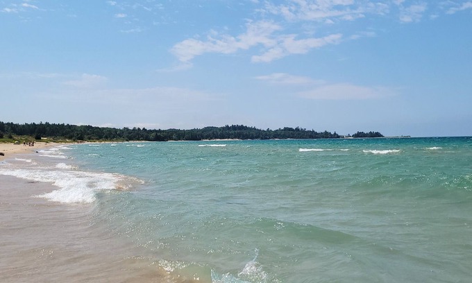 Levering House | Wooded Paradise: Stargazing, Nature & Oceanfront Bliss