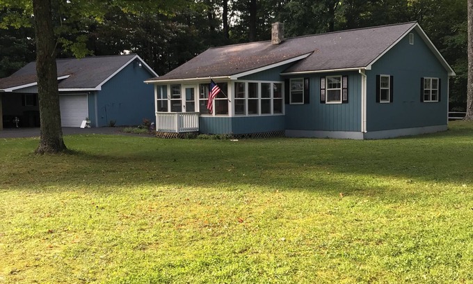 Brantingham Cottage | Cozy Cottage Retreat: Perfect for Snowmobilers & Families