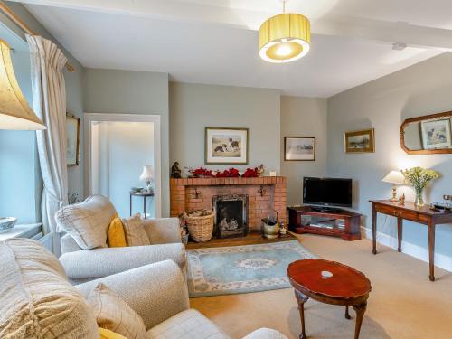 South Charlton House | Experience Snowshill: Pet-Friendly Retreat with High Ratings