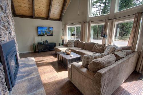 Black Bart House | Perfect Family Retreat at Snowshoe Chalet Cabin