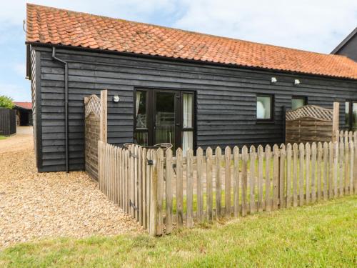 East Dereham House | Discover Comfort at Snowy Owl Barn | 4-Star Rated Stay