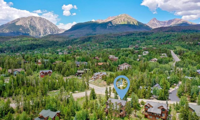 Three Peaks House | Family-Friendly Snowy Paws at Eagles Nest Townhome Retreat