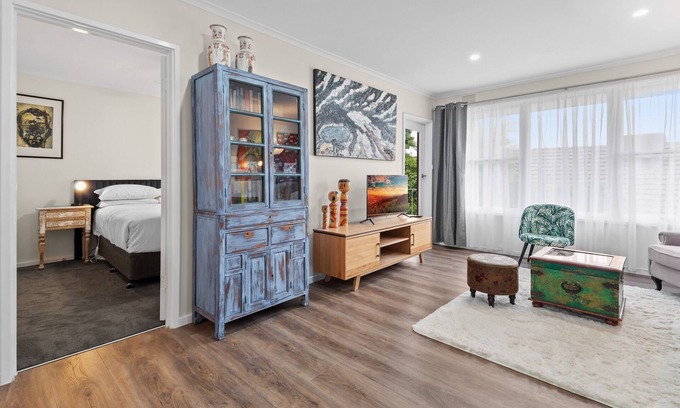 Essendon Apartment | Cozy 1-Bed Unit Steps from Essendon Football Grounds
