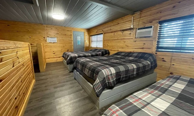 Pottsboro Cabin | Cozy Lakeview Cabin at Mill Creek Marina for Family Getaways