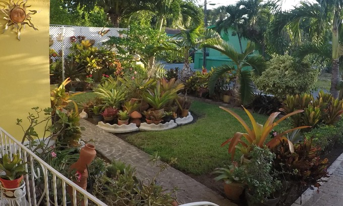 Nassau Apartment | Cozy Oceanfront Retreat with Pool & Breakfast Awaits