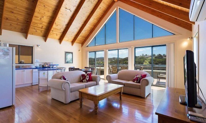 Eden Apartment | Relax at Snug Cove Villas by Eden Wharf with Spa & Hot Tub