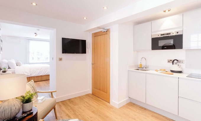 Chester Apartment | Convenient Cuppin Street Apartment Near City Centre