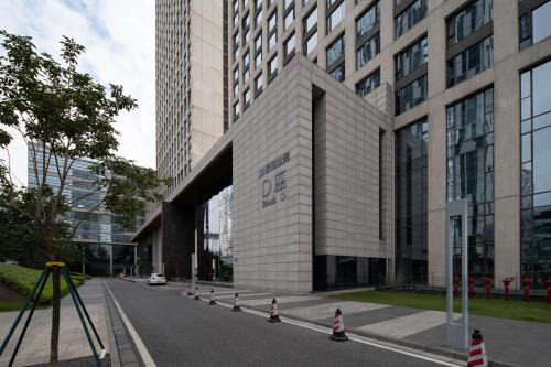 Haizhu Apartment | Family-Friendly Stay at Snug Gaokong Jiangjing Hotel