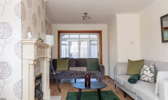 Grangemouth House | Cozy Modern Home in Grangemouth for the Whole Family